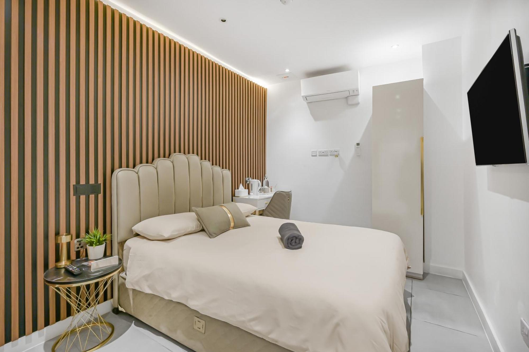 Deluxe Double Room with No Window