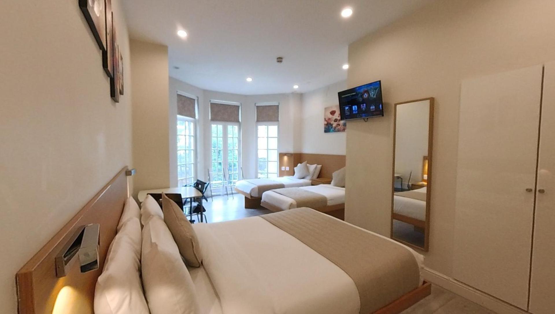 Family Room, 1 Double Bed & 2 Single Beds,1657860332:JPEG