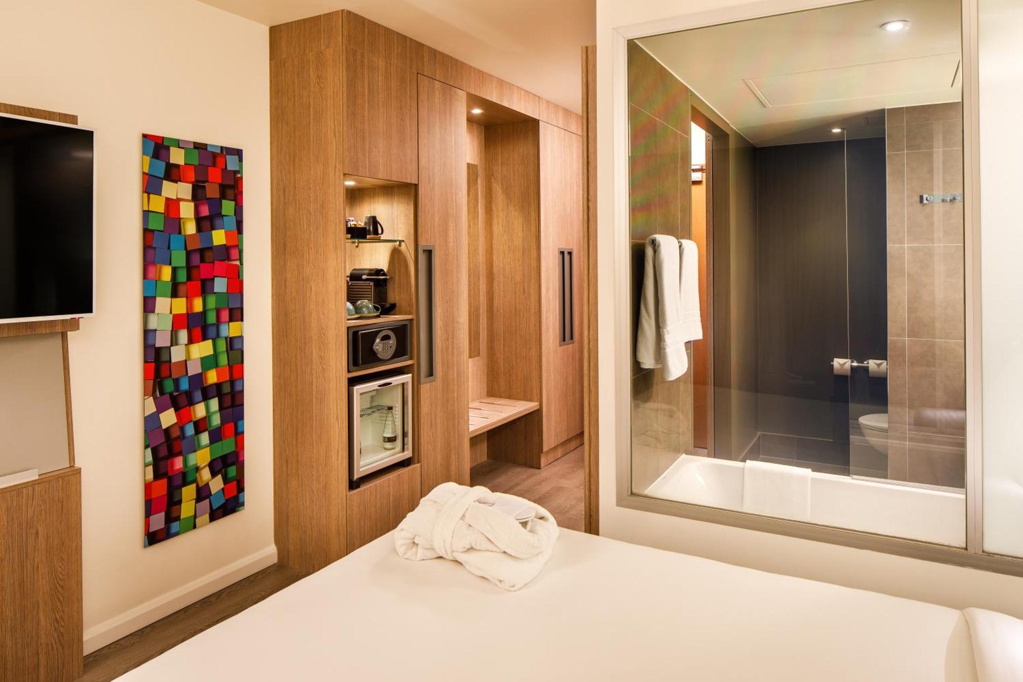Executive Queen Room with One Queen Bed and One Double Sofa Bed