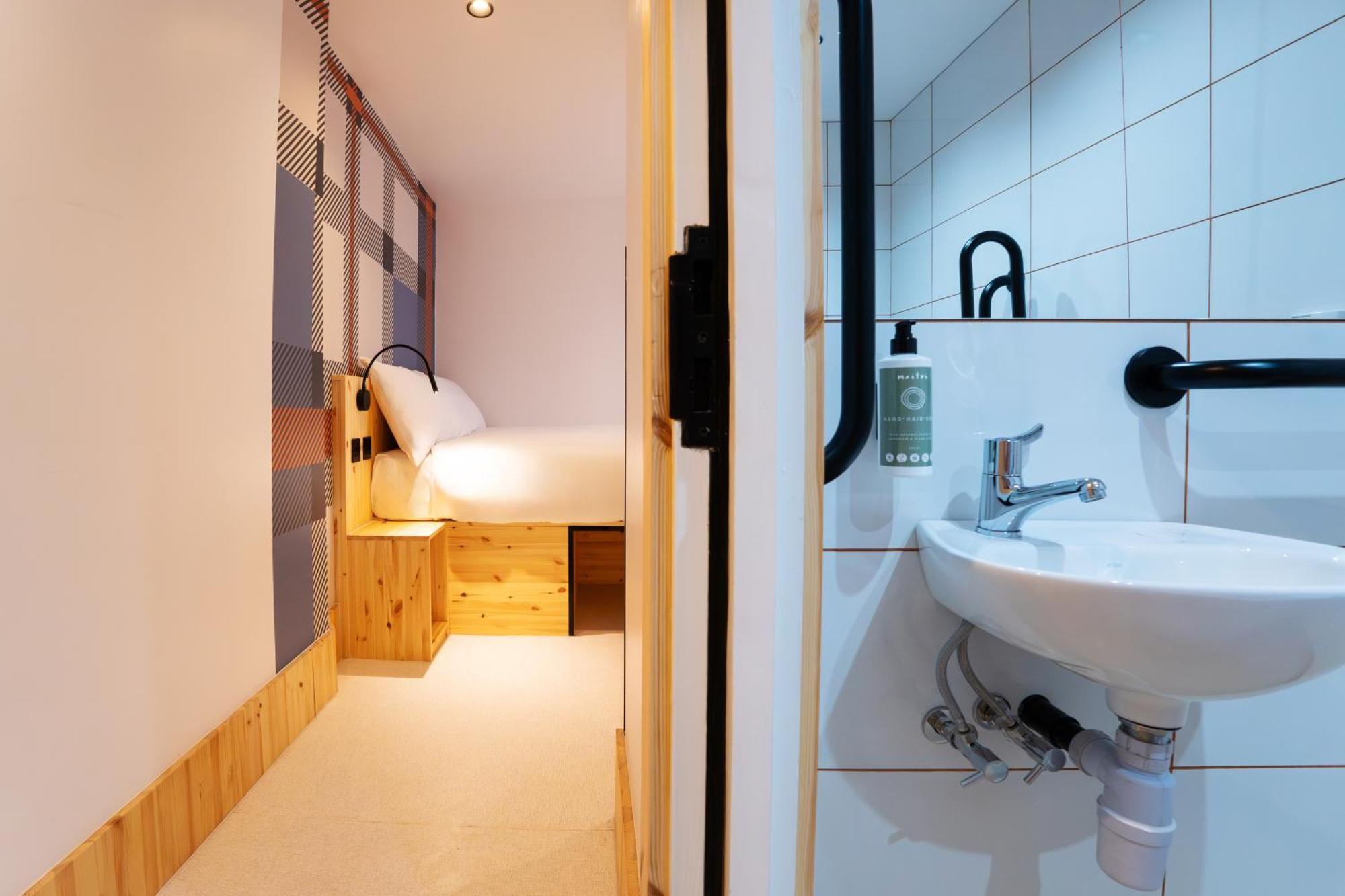 Chambre Double avec Fenêtre - Accessible aux Personnes à Mobilité Réduite