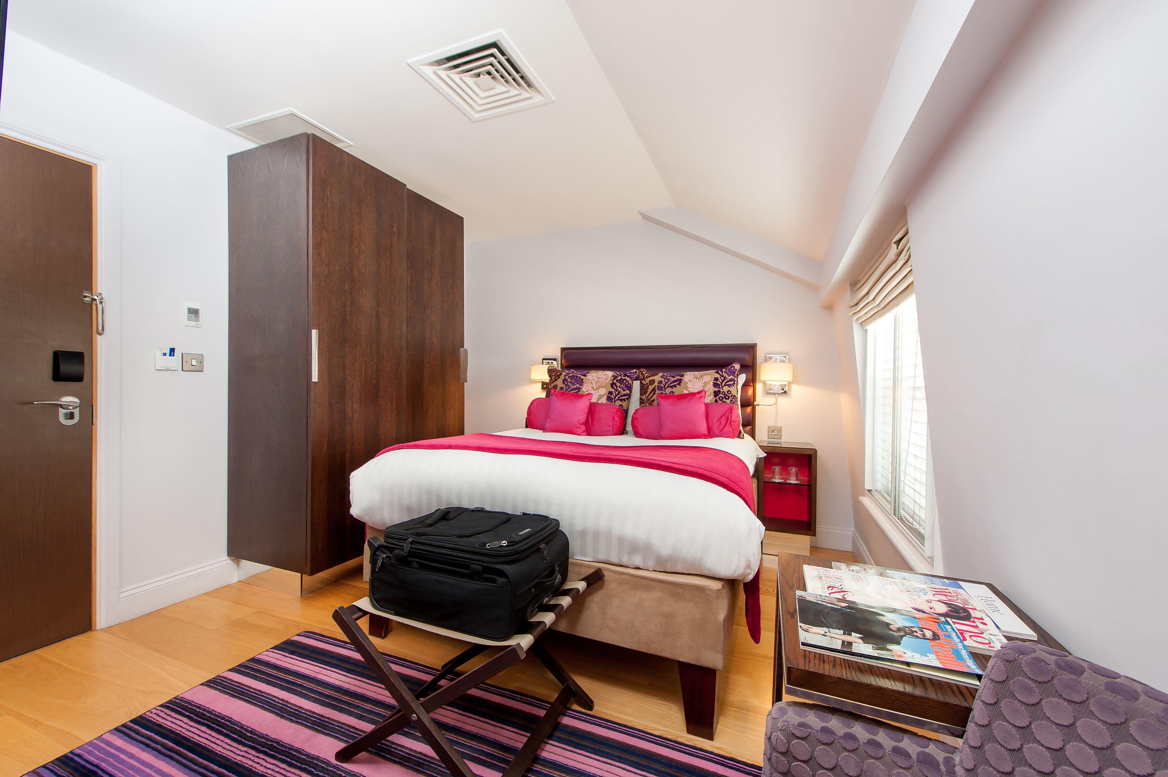 Standard Queen Room