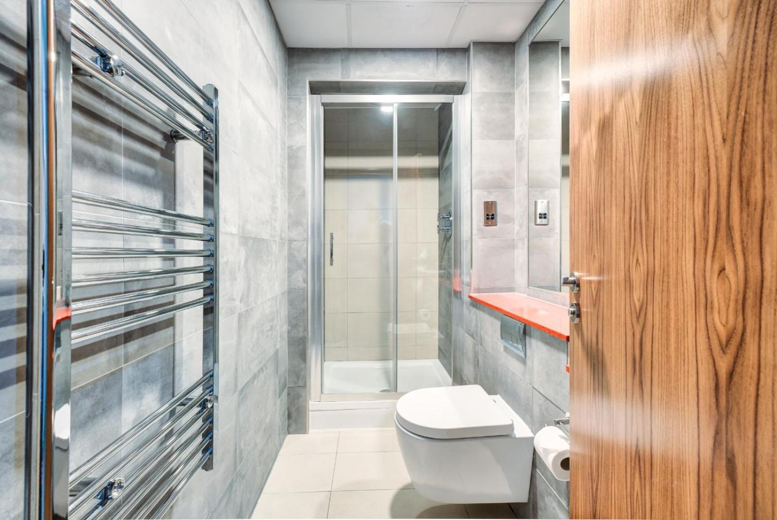 Double Room - No Window
