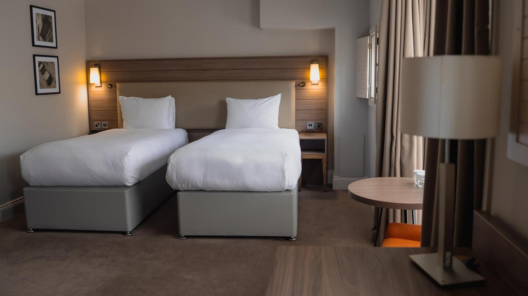 Twin Room,1739370855:JPEG