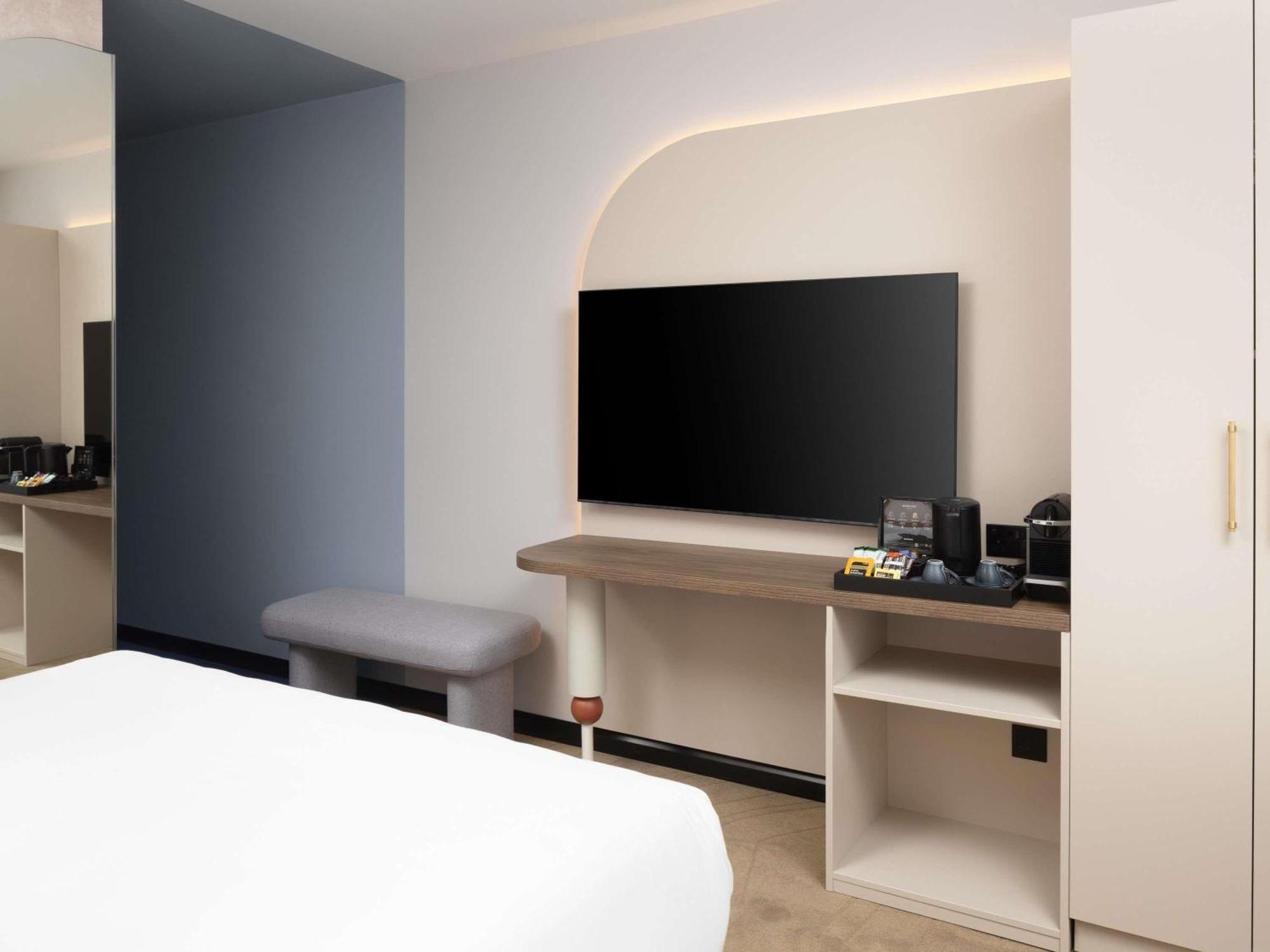 Standard Double Room with City View - Mobility Accessible