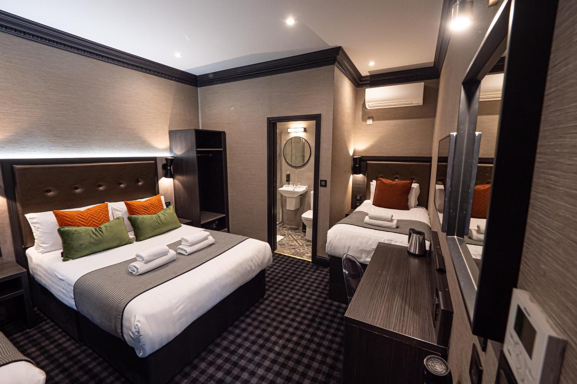 Quarto Duplo com Cama Extra