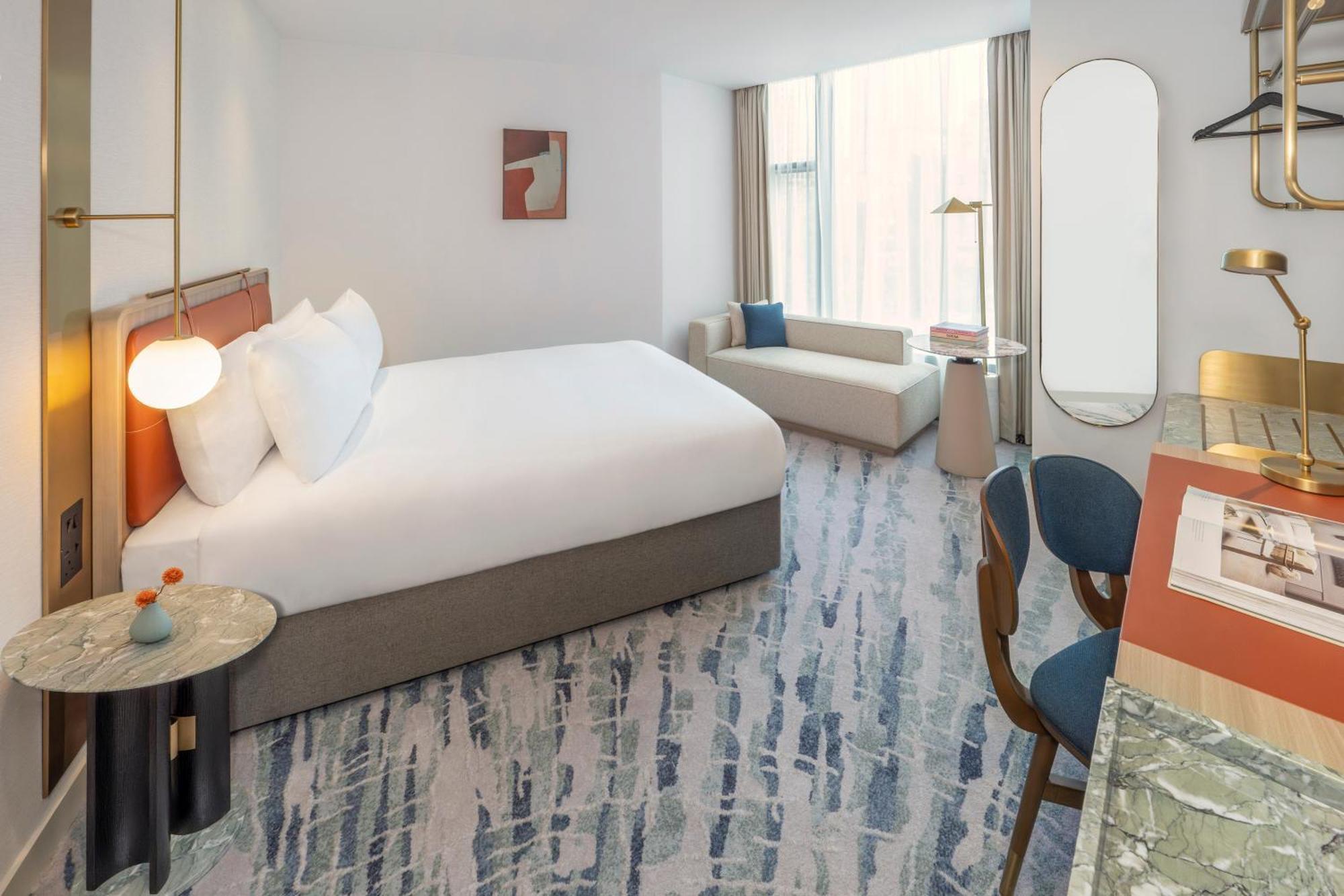 Deluxe Corner Room