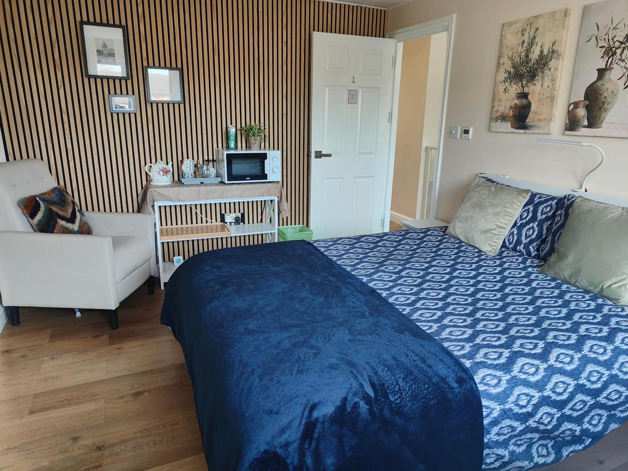 Deluxe Double Room Shower