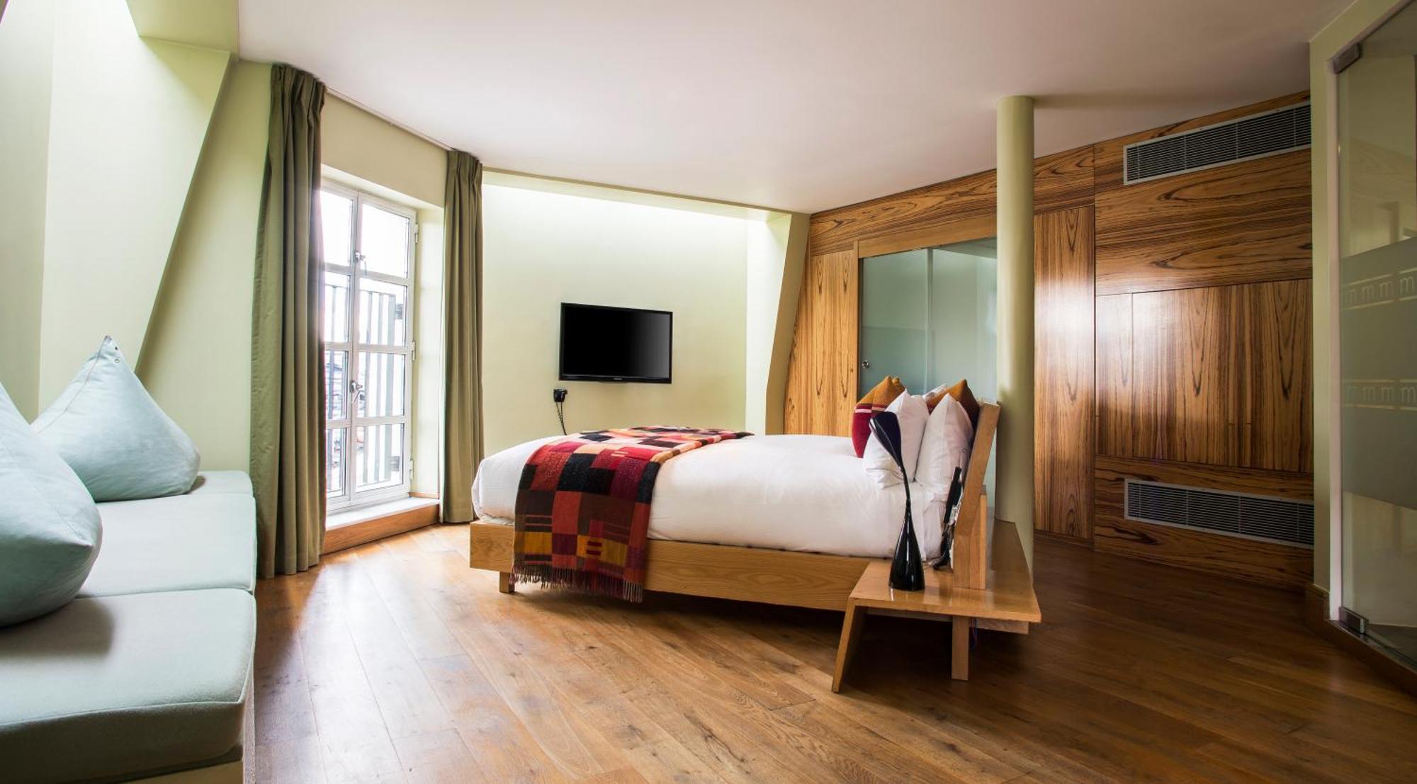 Megaro XL Rooms