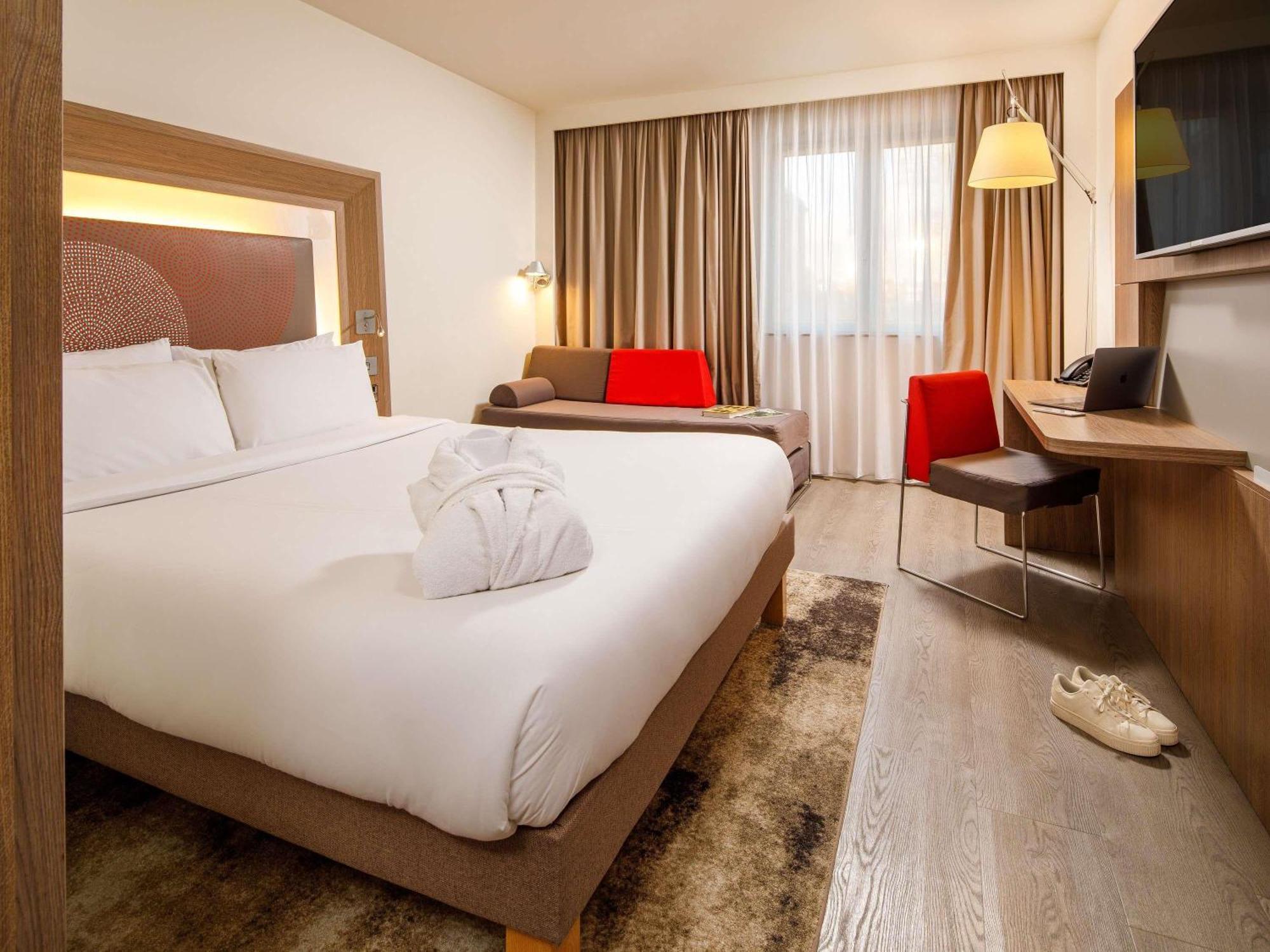 Superior Queen Room with One Queen Bed and One Single Sofa Bed