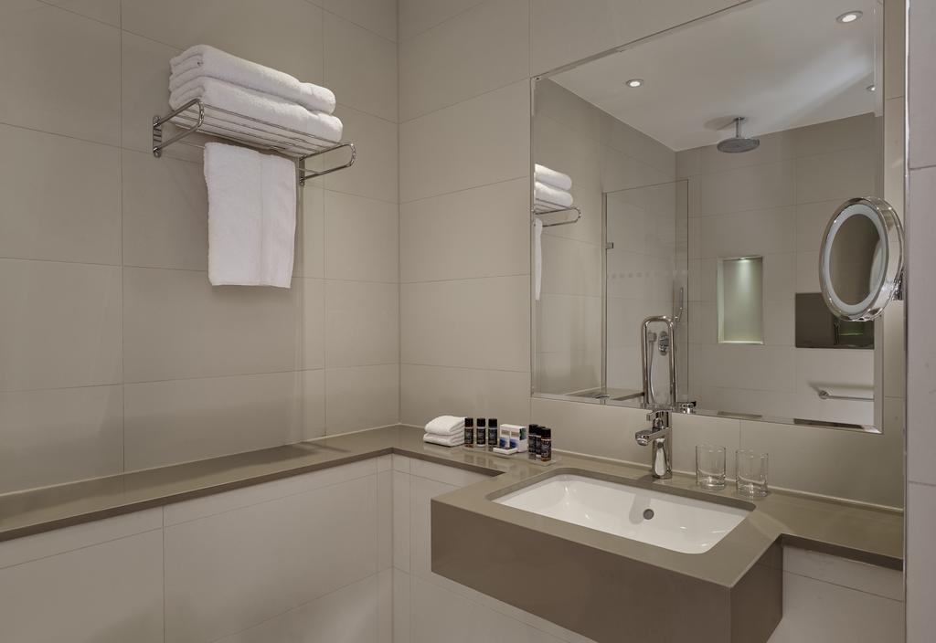 Quarto Executivo com 2 Camas de Solteiro