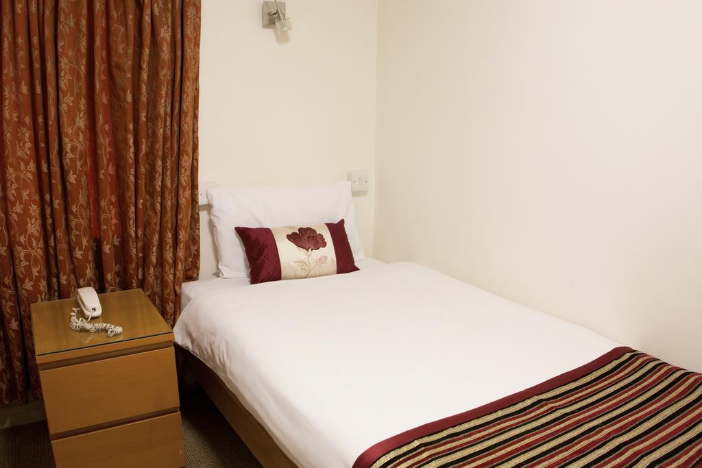 Single Room,645933921:JPEG