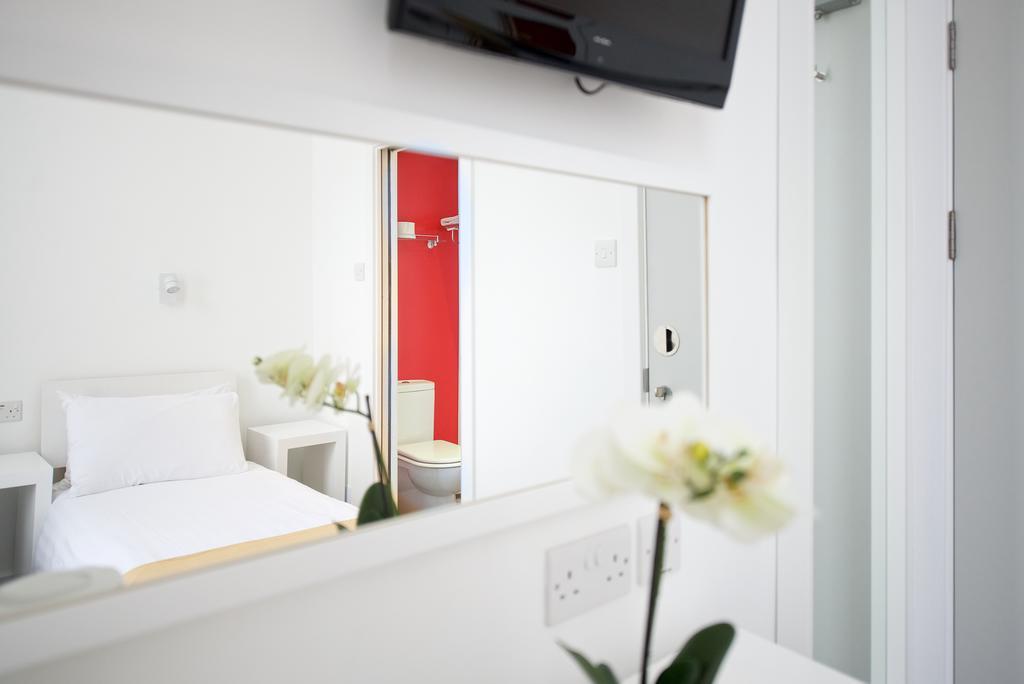 Quarto com 2 Camas de Solteiro