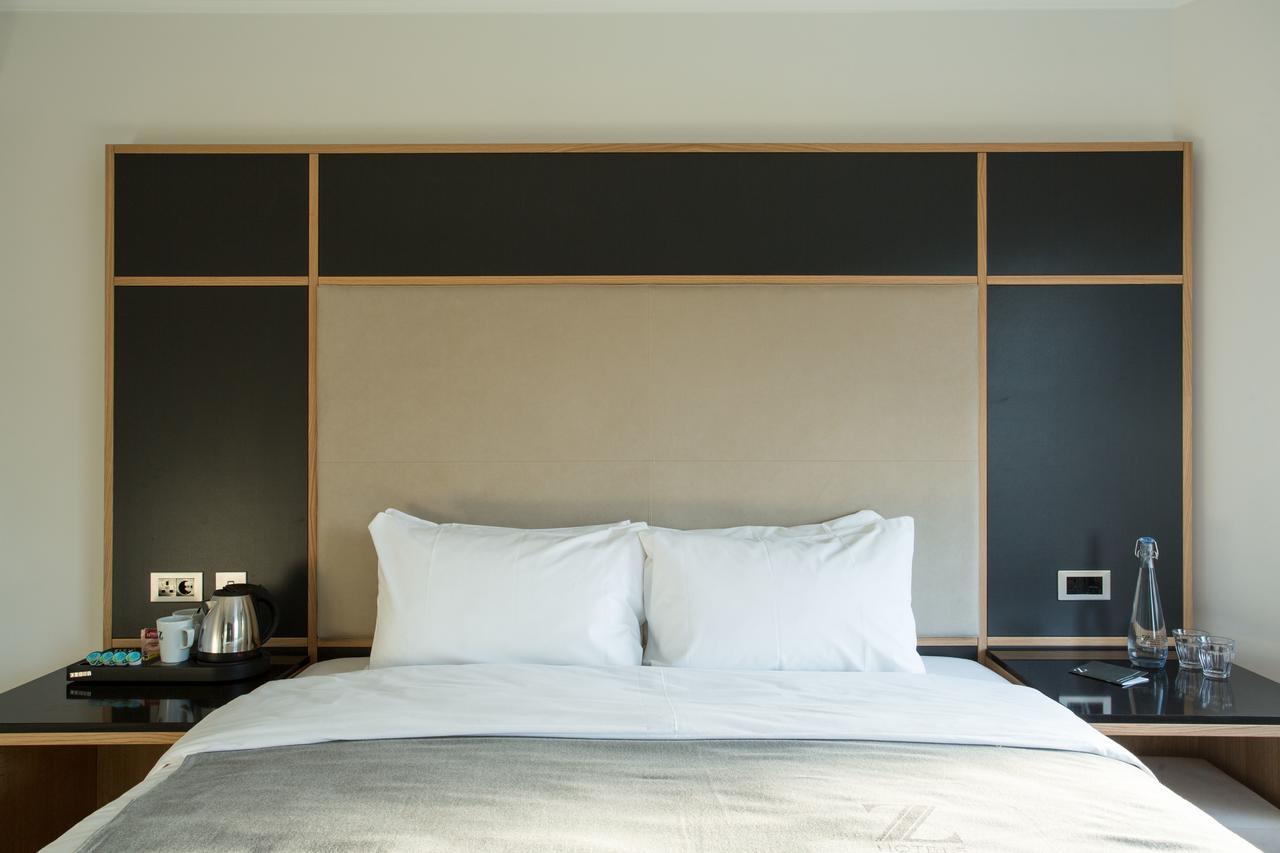 Queen Room without Window