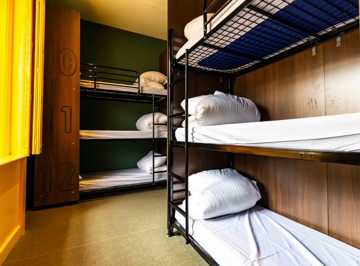 Cama en habitación compartida mixta de 9 camas