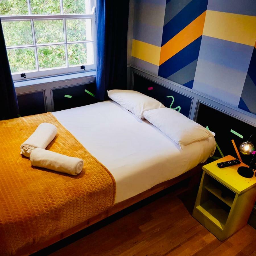 Small Double Room with Shared Bathroom,887953276:JPEG