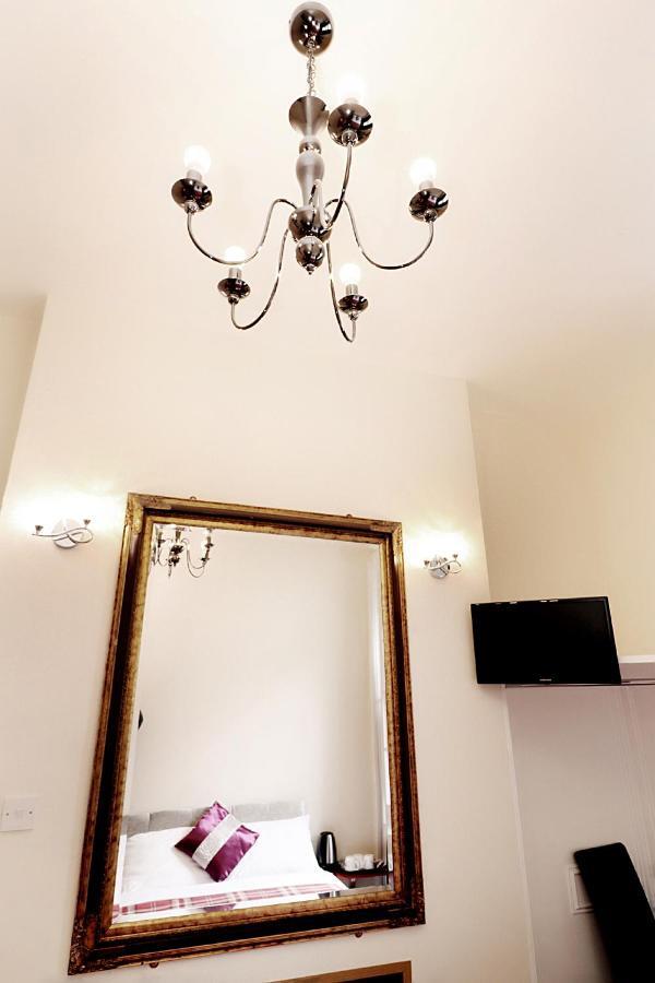 Basic Triple Room with Shared Bathroom