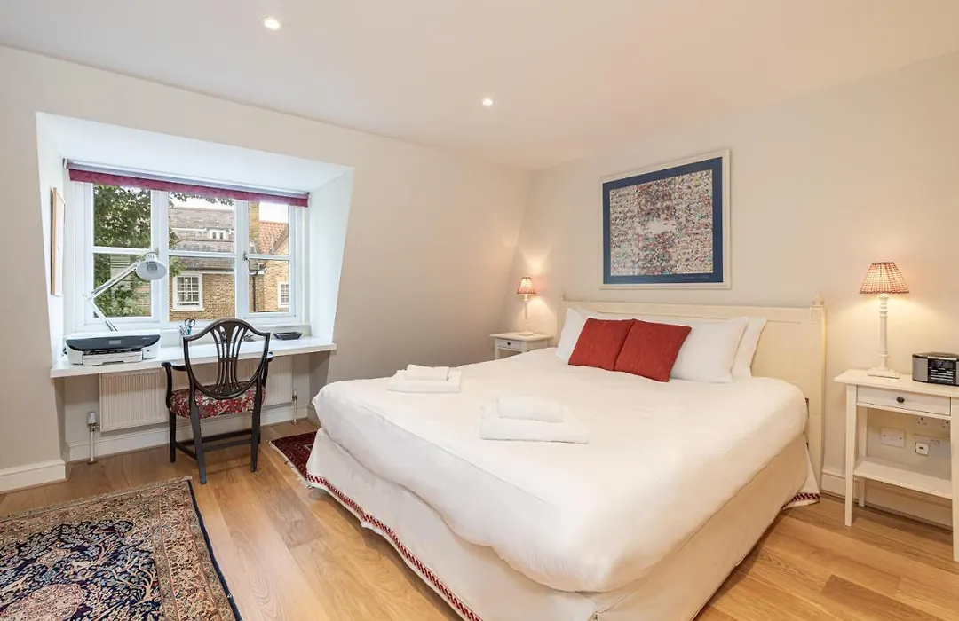 Stylish Mews House With Parking-1
