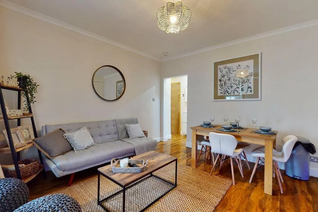 Fantastic 2 Bedroom Flat Near To Notting Hill-1