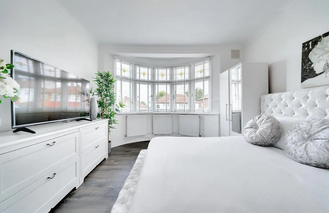 Large Modern 3 Bedroom House West Norwood Crystal Palace Gipsy Hill London-1