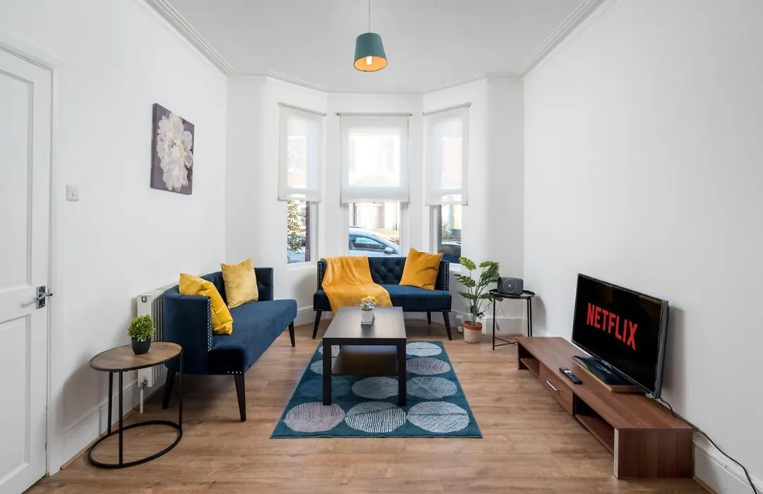 4 Beds Family Home In Tottenham-1