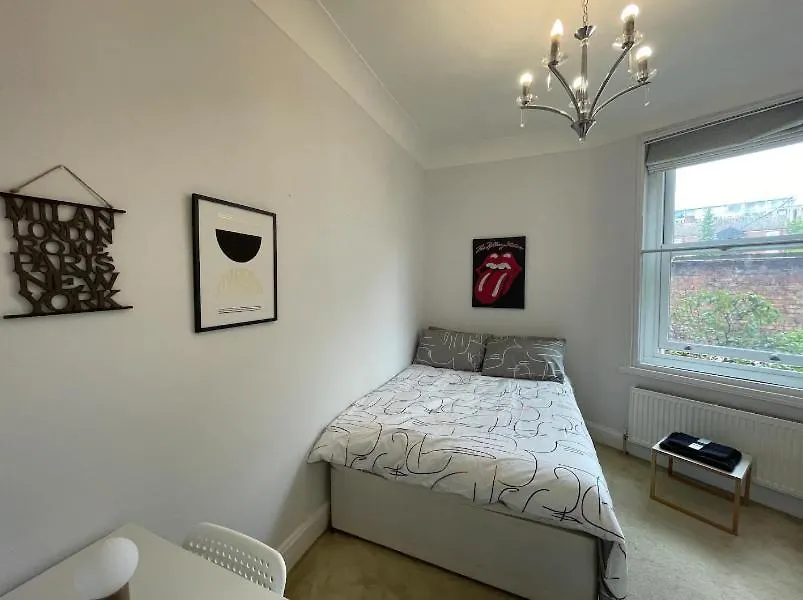Cosy & Modern Double Bedroom In Central London-1