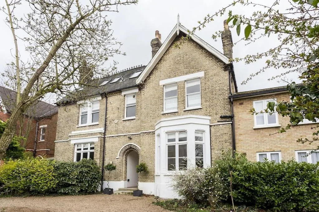 Luxury London Eight Bedroom Detached House In Streatham South West London-1