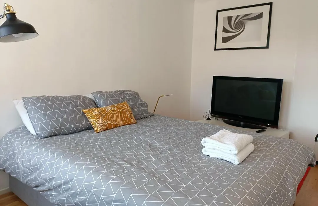 2 Bed Functional House Close To Manor Park Train Station-1