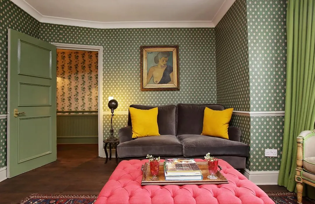 2 Bed Garden Apartment In Notting Hill-1