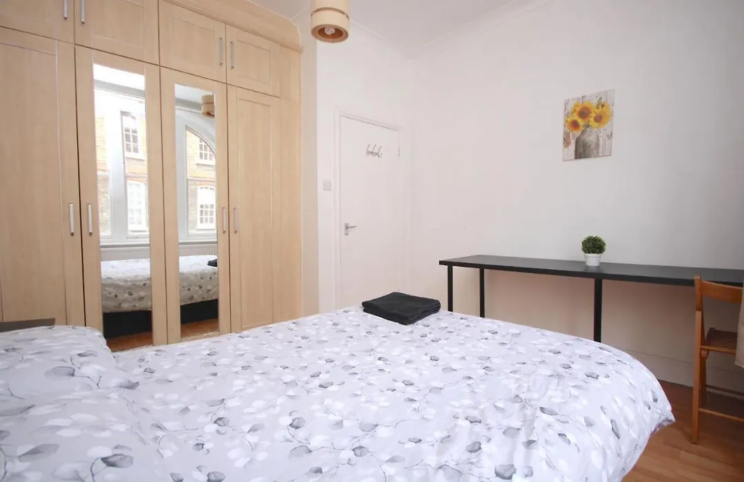 Great Flat Located In Trendy Soho-1