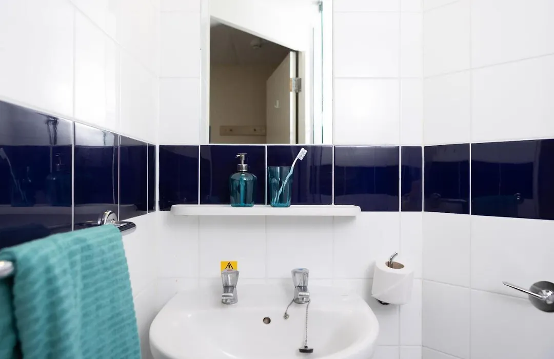 Lovely Ensuite Room With Shared Kitchen Greenwich-1