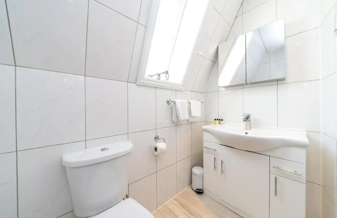 Rebel 2 Bedroom Flat Kensington-1