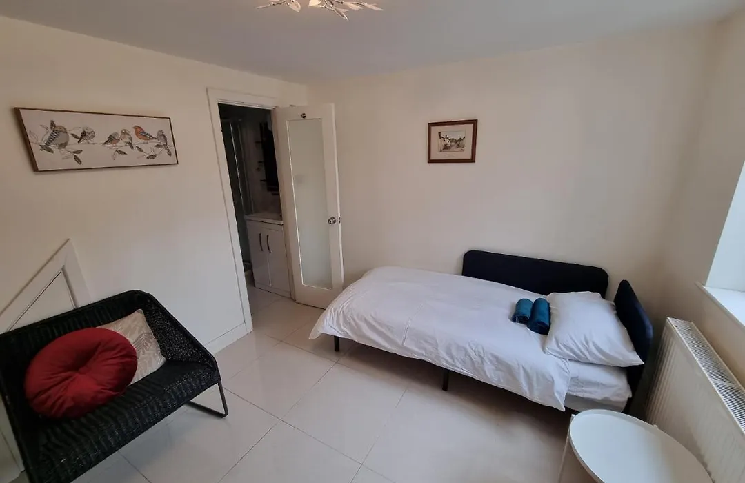 Single Room With En-Suite Shower Room In Zone 1 London-1