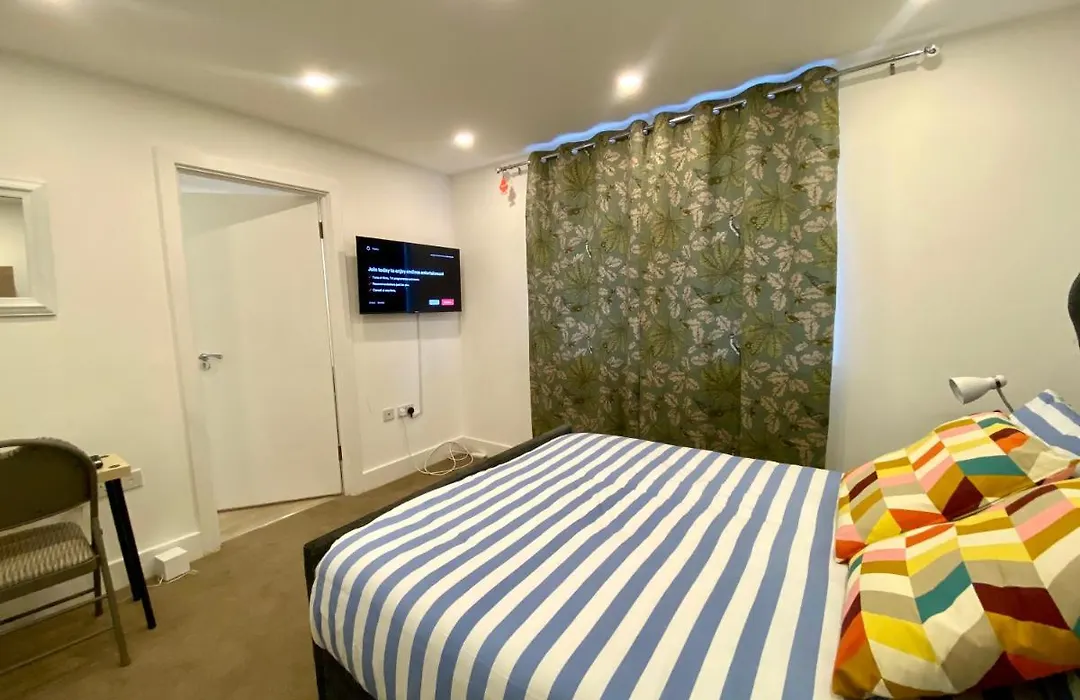 Dursley Luxury Studio 4-1