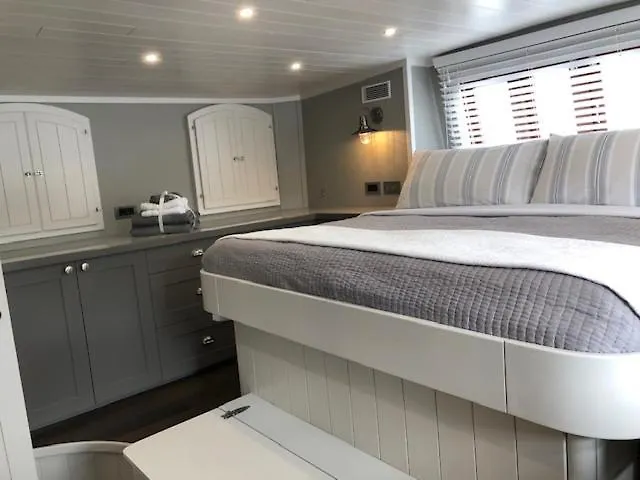 Luxury Boats And Moorings Waterworks River-1