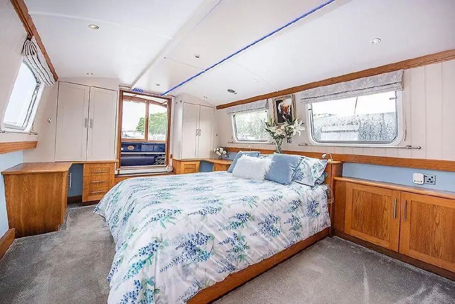 Luxury Boats And Moorings Paddington Basin-1