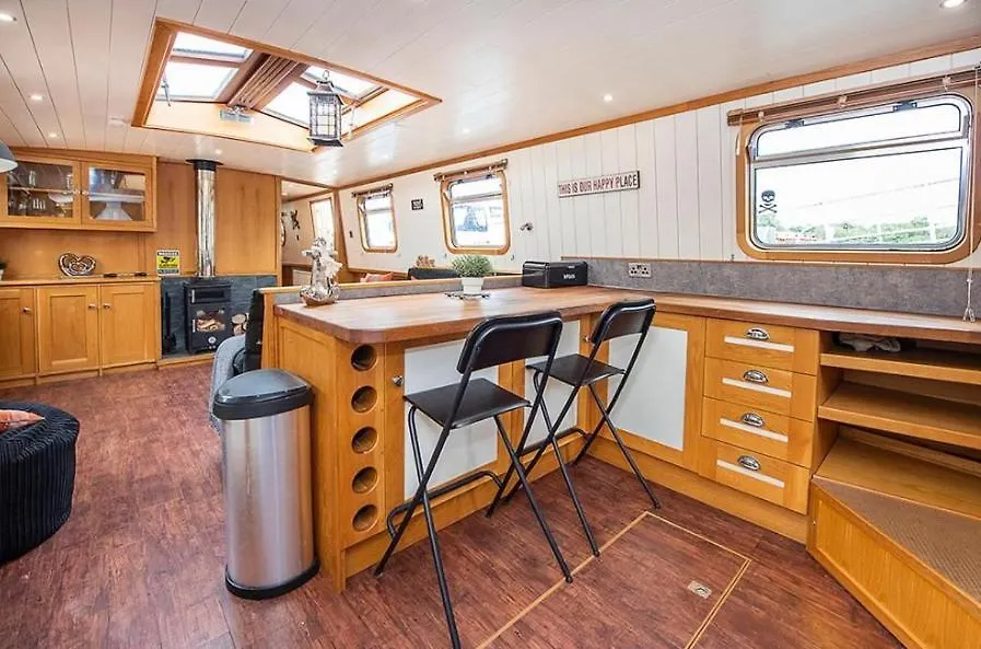 Luxury Boats And Moorings North Warf Road-1