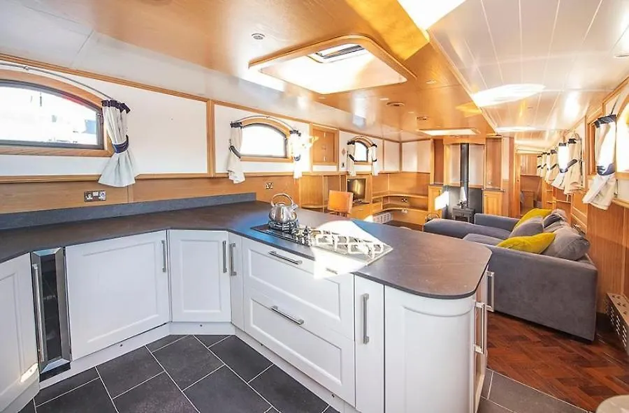 Luxury Boats And Moorings Bloomfield-1