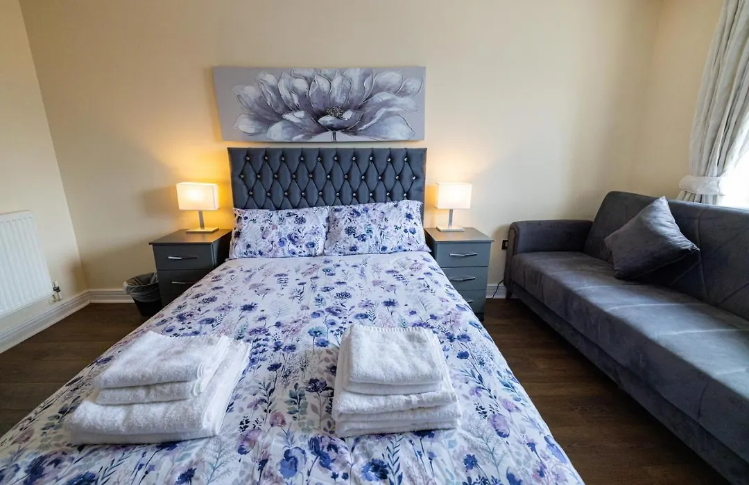 Nice Room Close To City231-1