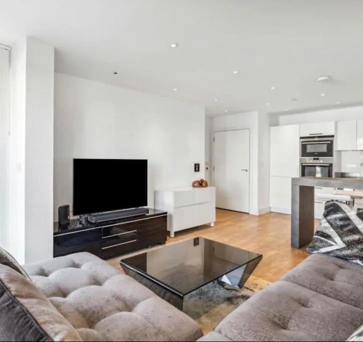 Spacious London Retreat-1