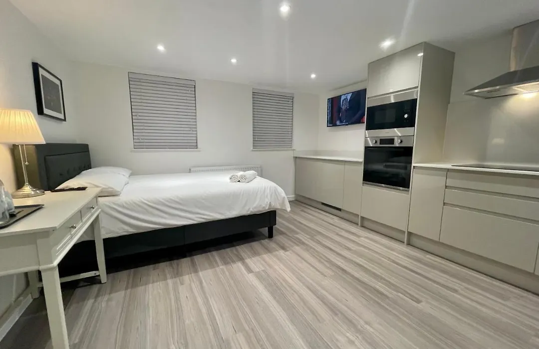 Riverside Suite Room Docklands E14-1