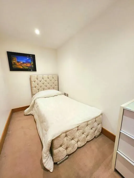 2 Bedroom Flat In Marylebone-1