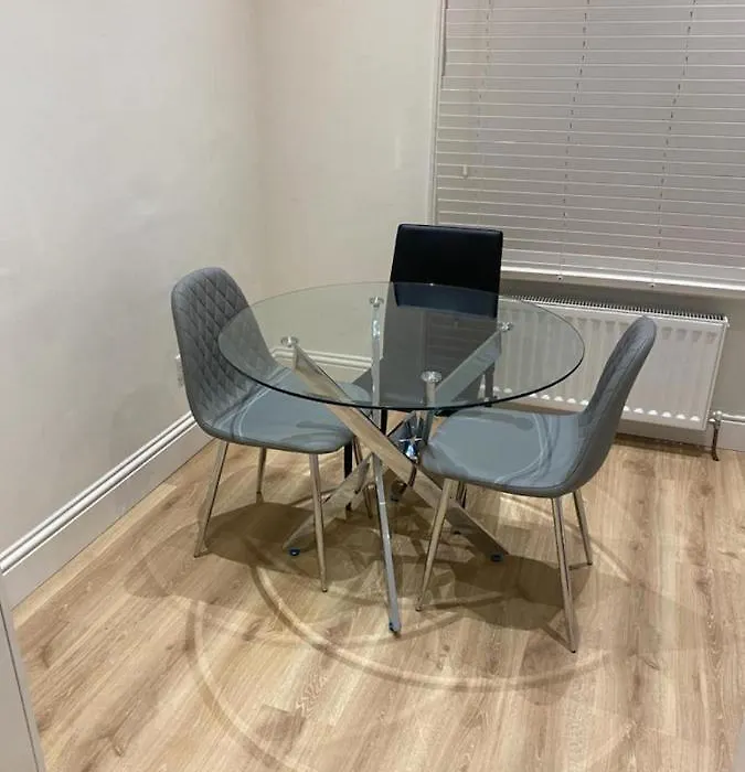 Stunning 1-Bed Apartment -Sleeps 2 & Central Links-1