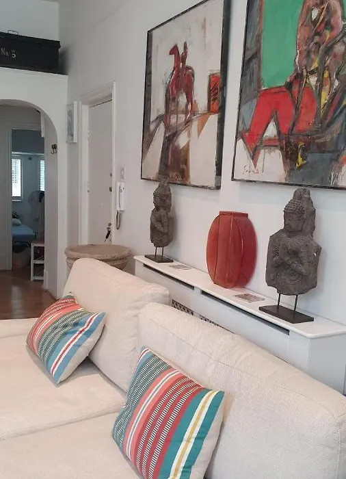 Beautiful Two Bedroom Flat In Kensington-1