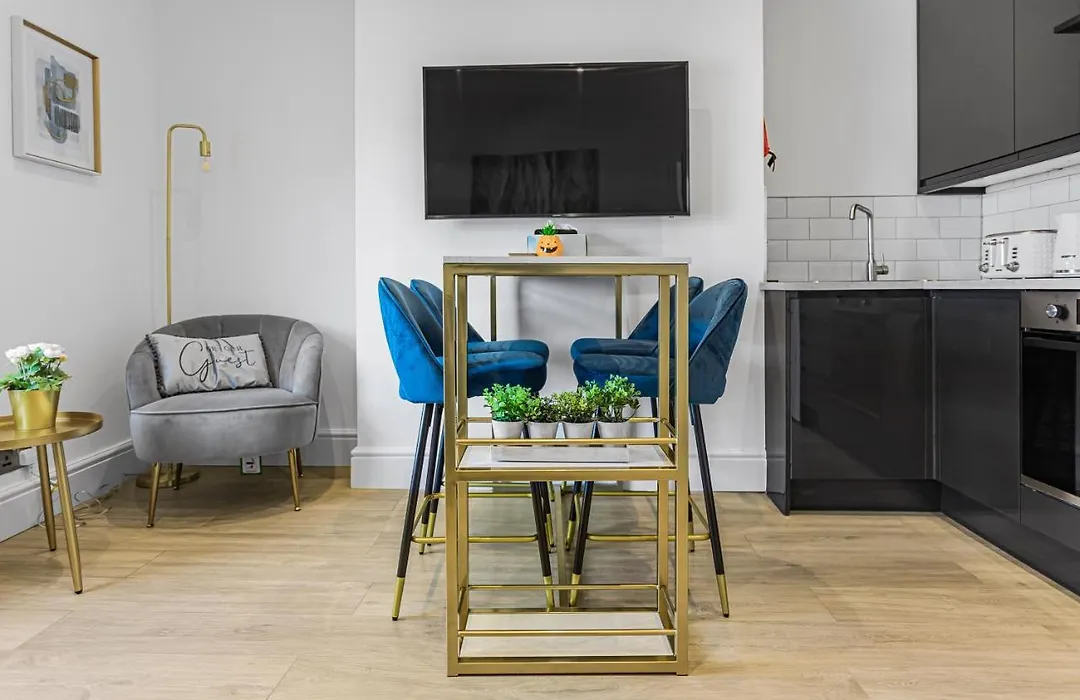 Modern 3 And 2 Bedroom Apartment In Maida Vale-1