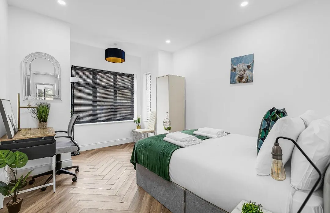 Modern Luxury Room Ealing Hospital 6Min Elizabeth Line 3Min-1