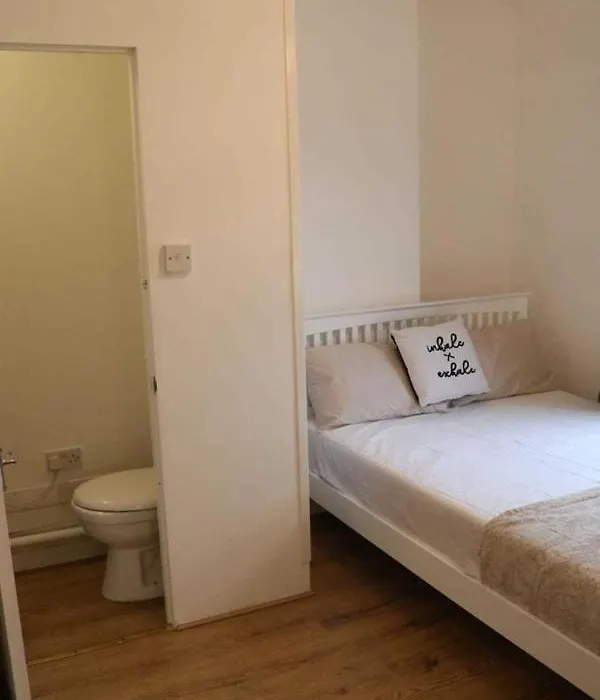 Tanta Flat Near Victoria Station-1