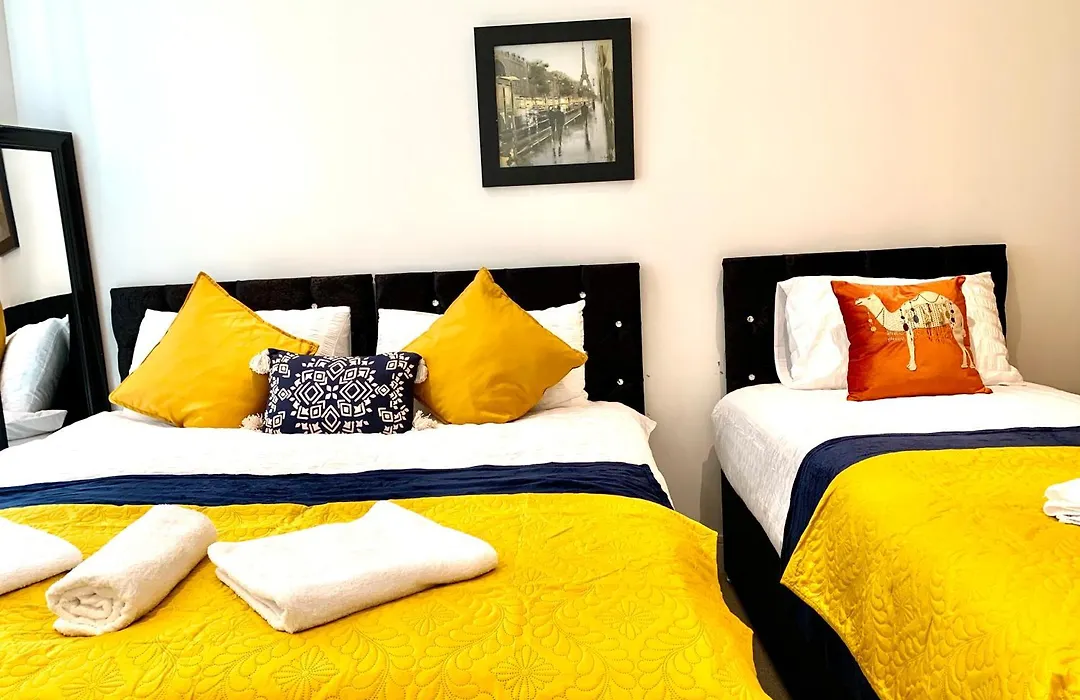 Dockland Excel 2 Bedroom Apartment-1