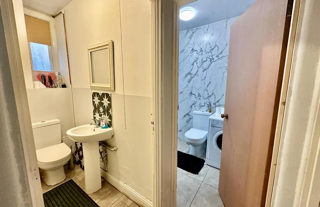 Whitechapel Station Rooms R1-1