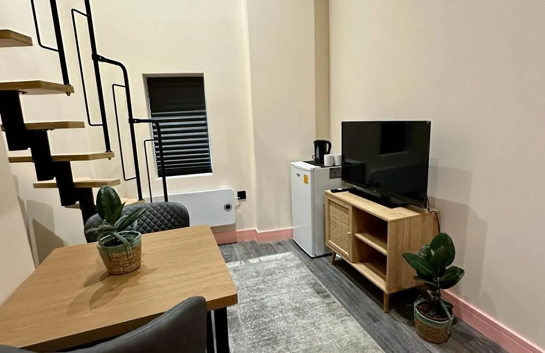 Cozy En-Suite Loft In Trendy Local-1
