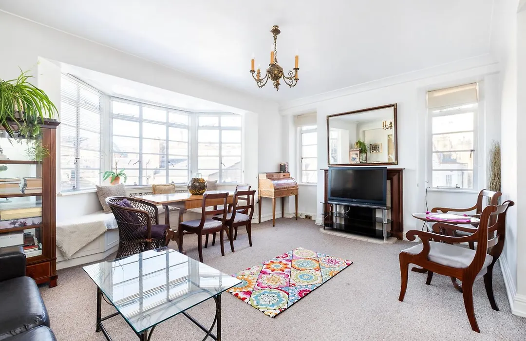 Executive Knightsbridge Apartment-1